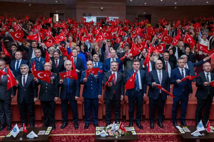 Eskişehir Valisi Hüseyin Aksoy, Şehitleri Anma Günü Ve Çanakkale Deniz Zaferi’nin Yüz Onuncu Yıl Dönümünü Kutladı