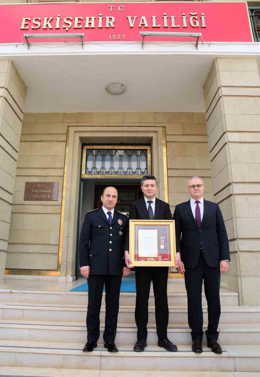 Gazi Polis Memuruna Devlet Övünç Madalyası Ve Beratı Takdim Edildi