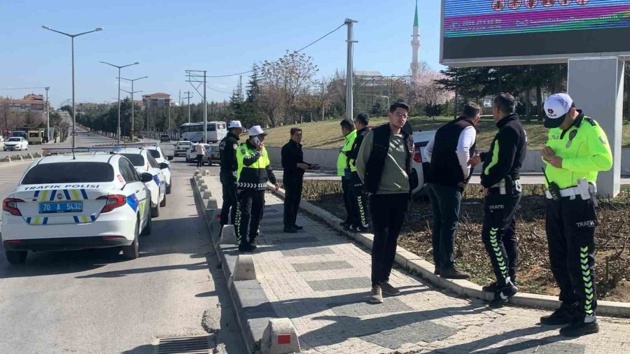 Karaman’da Takla Atan Otomobilin Sürücüsü Yaralandı