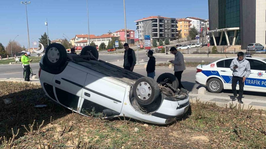 Karaman’da Takla Atan Otomobilin Sürücüsü Yaralandı