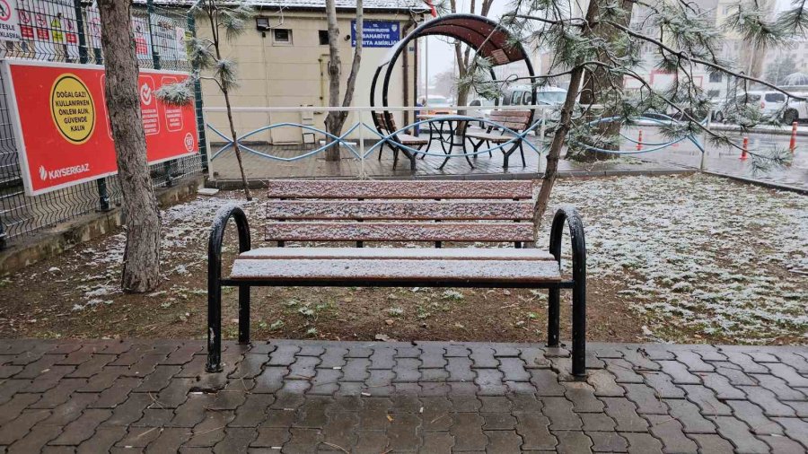 Mart Karı Kayseri’yi Beyaza Bürüdü