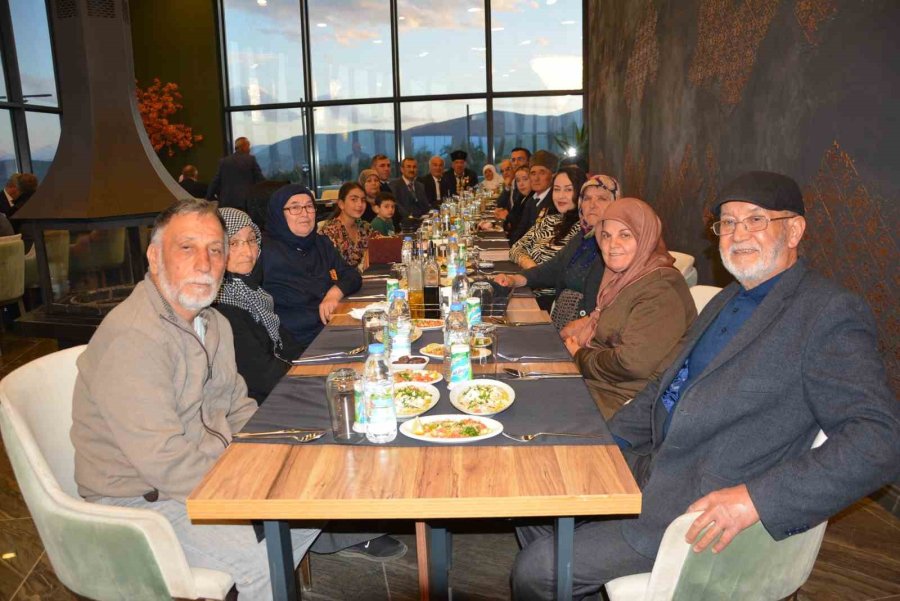 Korkuteli Kaymakamlığı, Şehit Aileleri İle Kıbrıs Gazileri Ve Yakınlarını İftarda Ağırladı