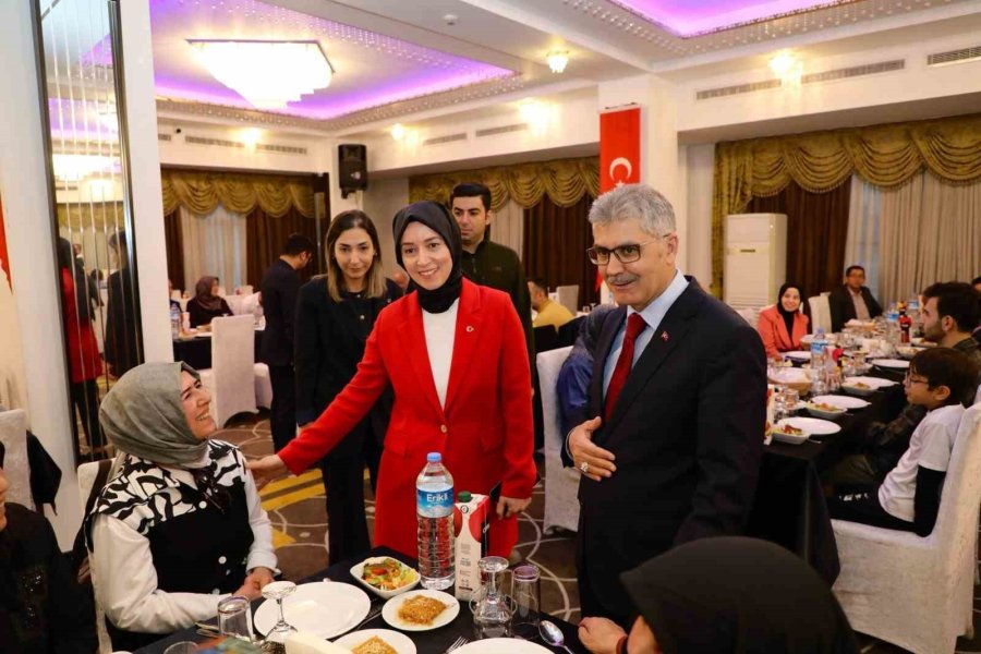 Vali Çelik, Şehit Aileleri İle Bir Araya Geldi