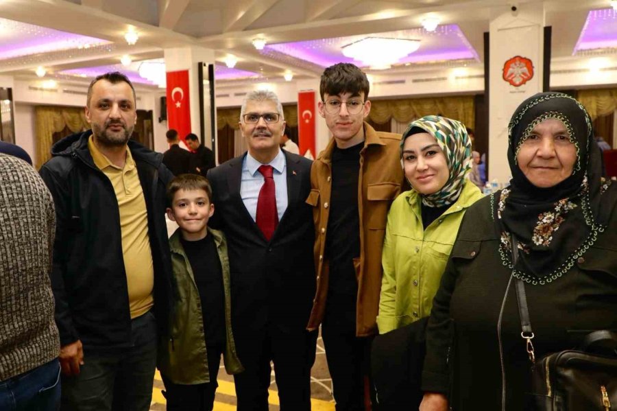 Vali Çelik, Şehit Aileleri İle Bir Araya Geldi