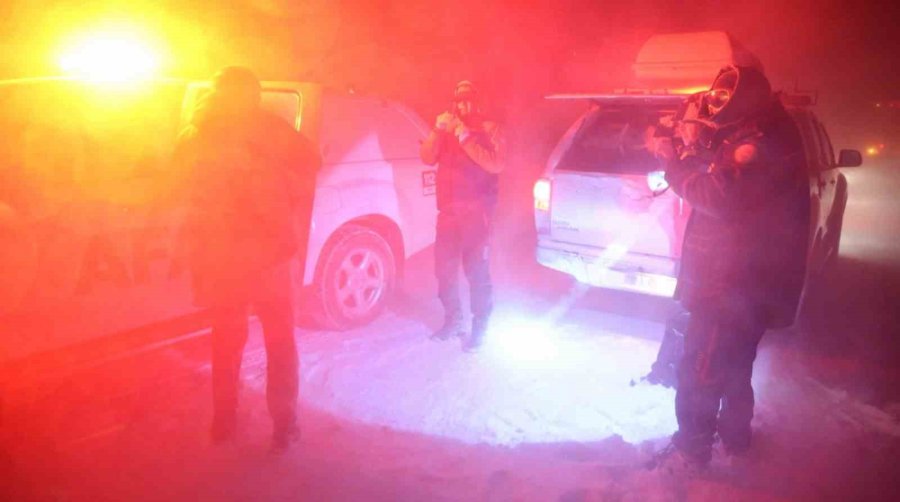 Aksaray’da Yoğun Kar Ve Tipi Etkili Oluyor, Şehirde Göz Gözü Görmüyor