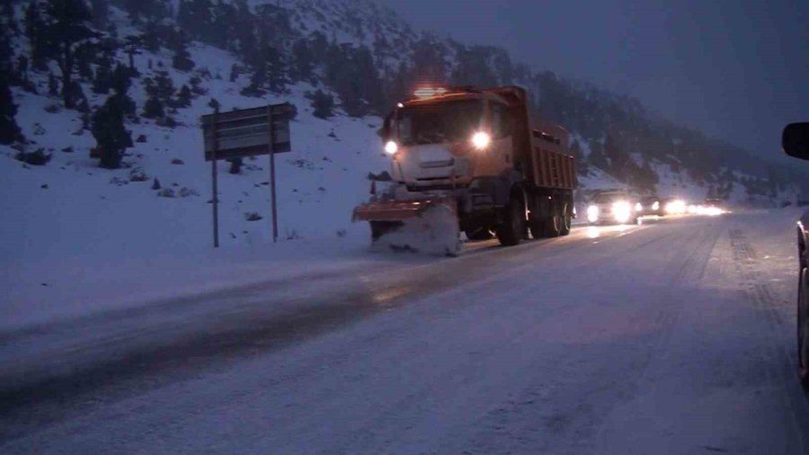 Antalya-konya Kara Yolu Tır Ve Çekicilerin Geçişine Yeniden Açıldı