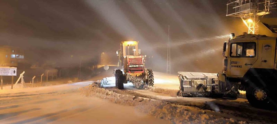 Büyükşehir, Karla Mücadelede 174 Mahalle Yolunu Ulaşıma Açtı