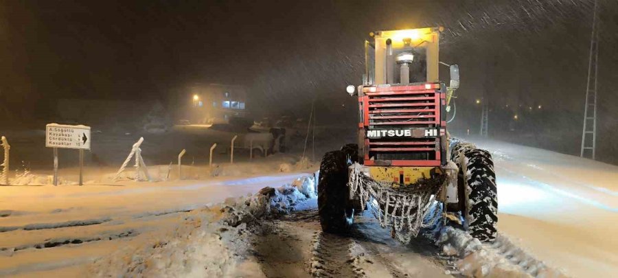 Büyükşehir, Karla Mücadelede 174 Mahalle Yolunu Ulaşıma Açtı