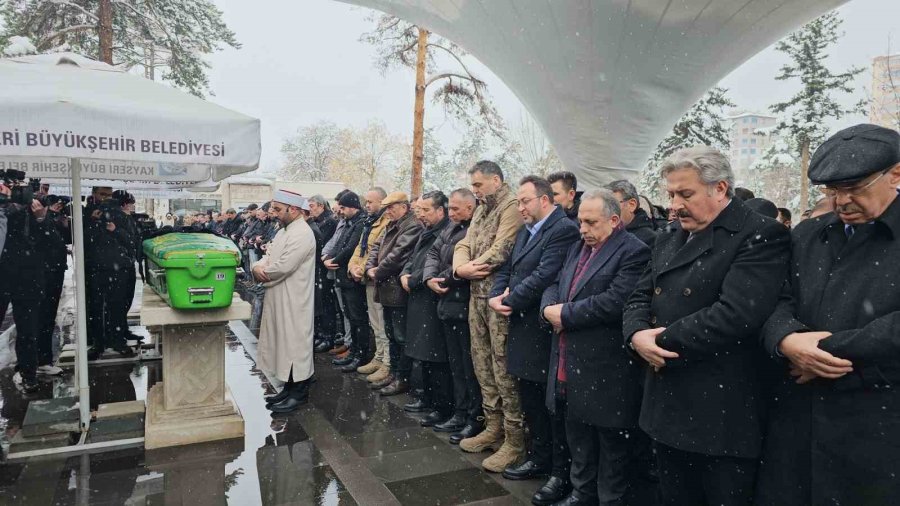 Hayatını Kaybeden Gazeteci Oktay Ensari Son Yolculuğuna Uğurlandı