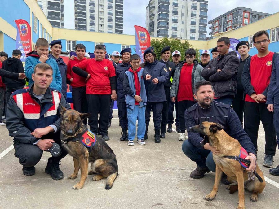 Jandarmadan Özel Çocuklara Eğlenceli Tanıtım Etkinliği