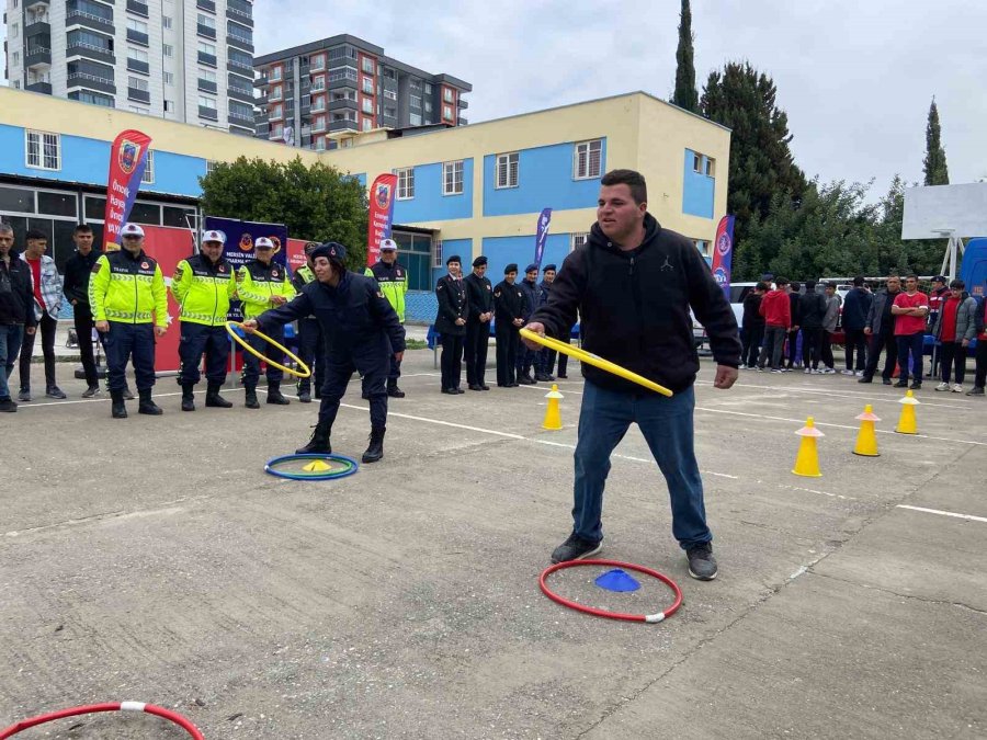 Jandarmadan Özel Çocuklara Eğlenceli Tanıtım Etkinliği